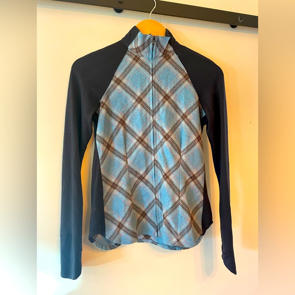 Women’s Ibex Shirt/Zip Up. Extra - Small.